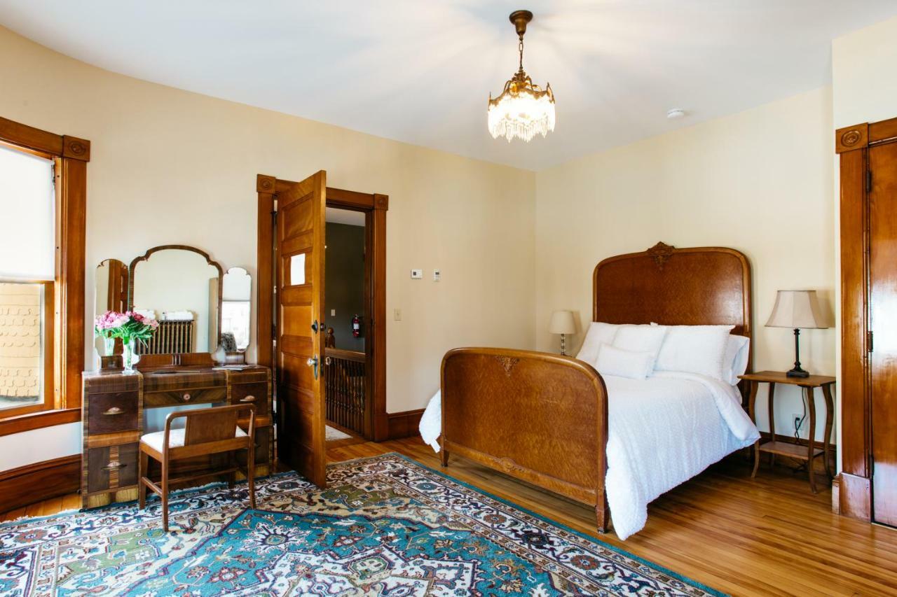 Reynolds House Inn Barre ภายนอก รูปภาพ